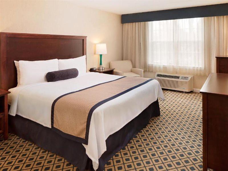 Westford Regency Inn & Conference Center Екстериор снимка