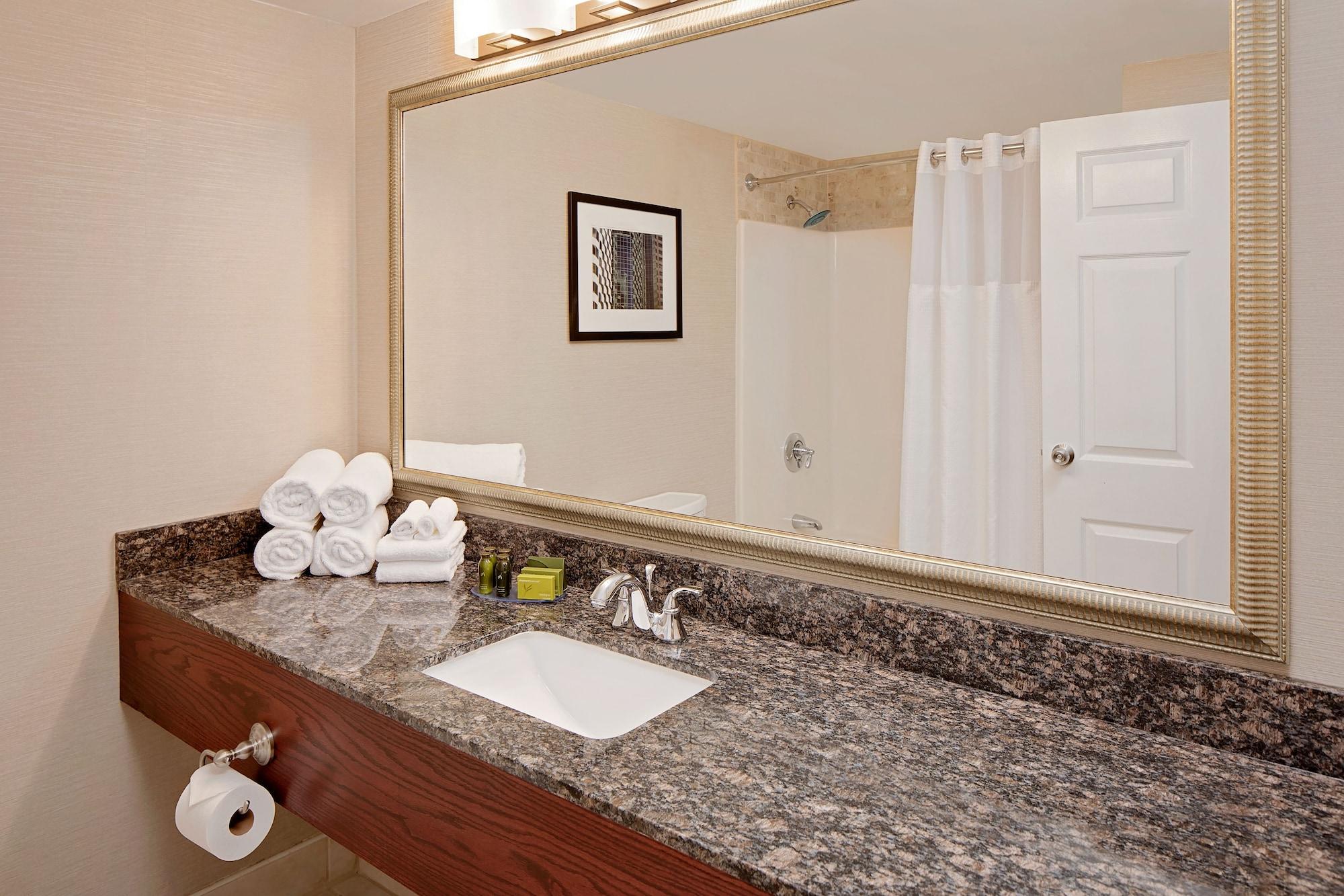 Westford Regency Inn & Conference Center Екстериор снимка