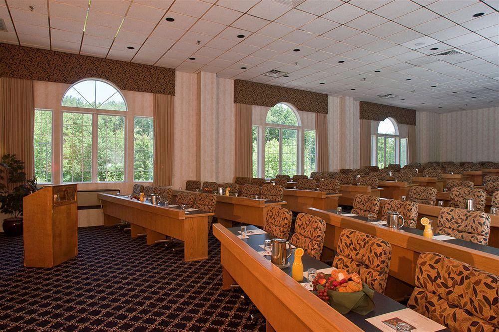 Westford Regency Inn & Conference Center Екстериор снимка