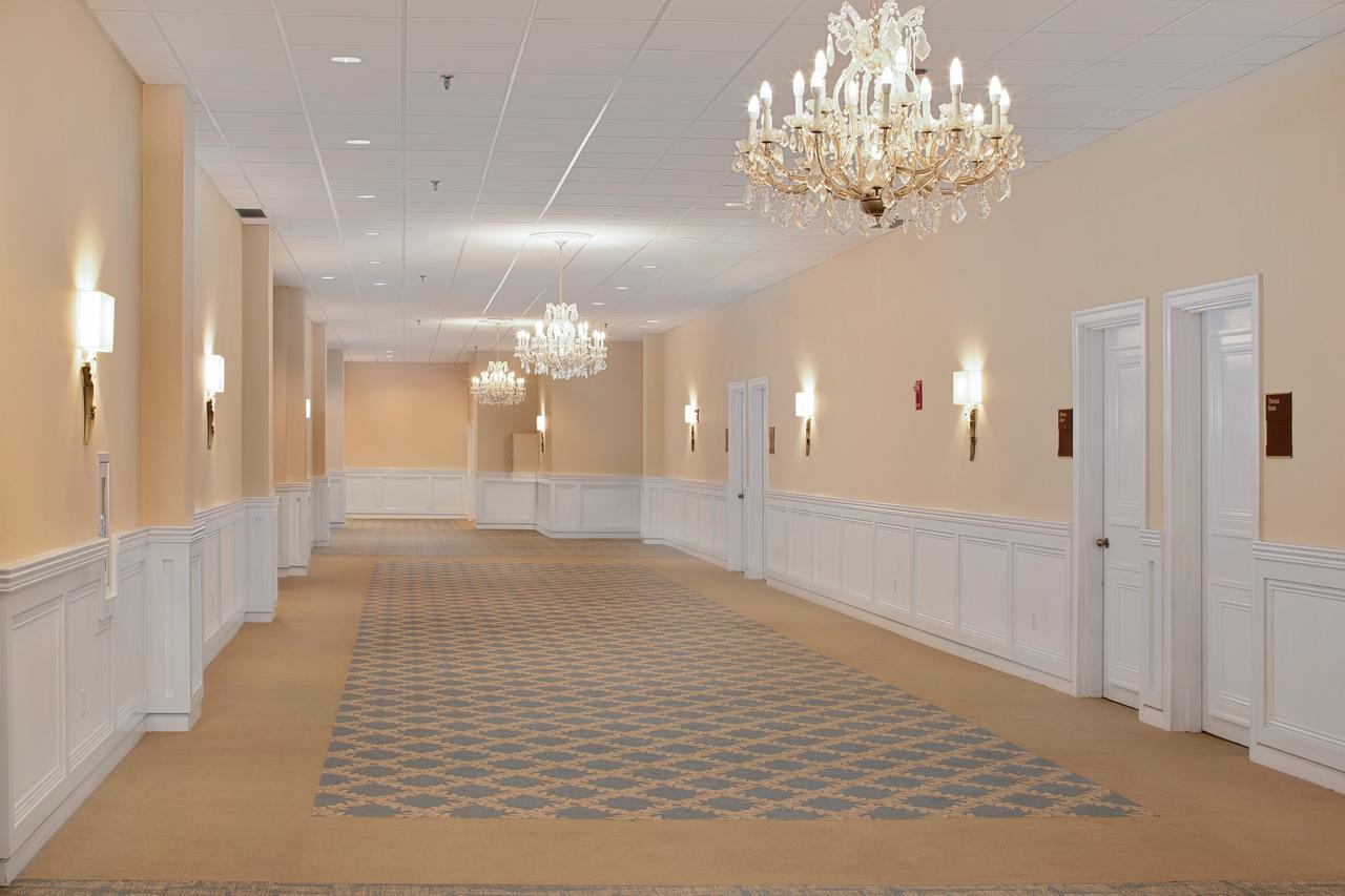 Westford Regency Inn & Conference Center Екстериор снимка