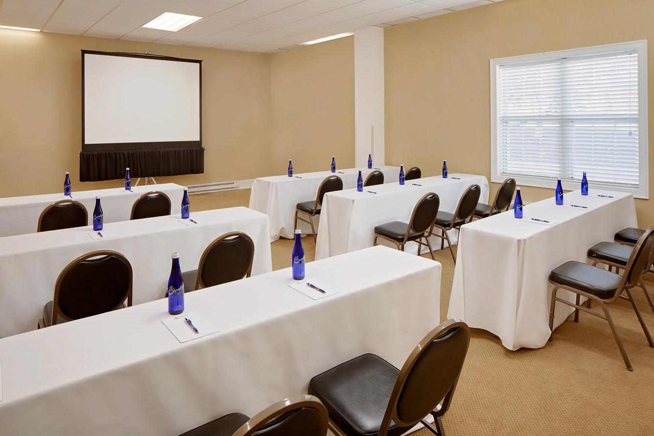 Westford Regency Inn & Conference Center Екстериор снимка