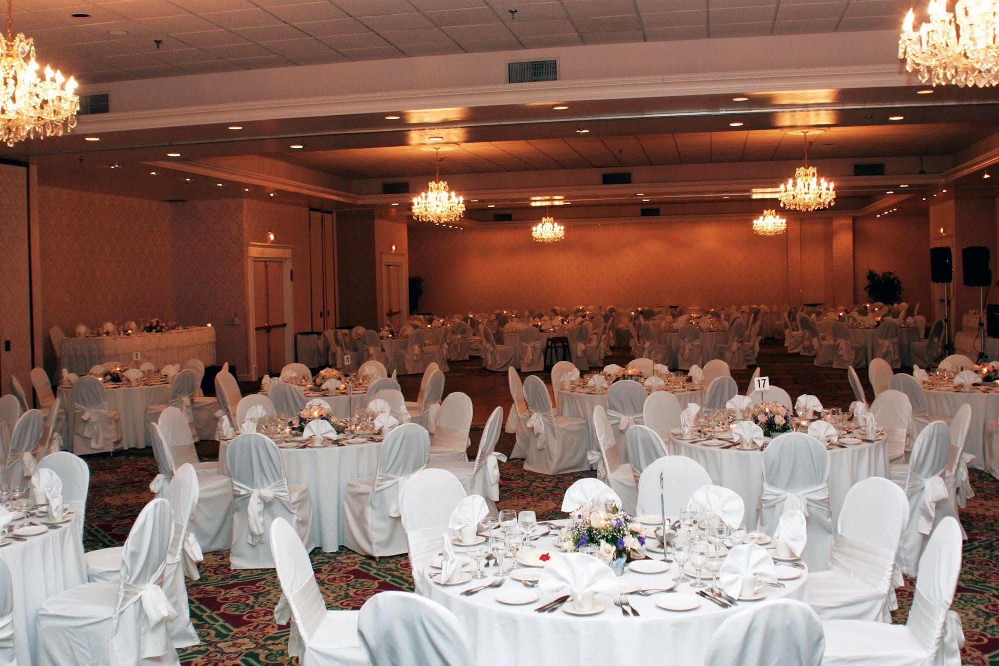 Westford Regency Inn & Conference Center Екстериор снимка